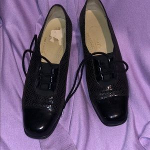 Vintage Canadian made shoes size 8 1/2